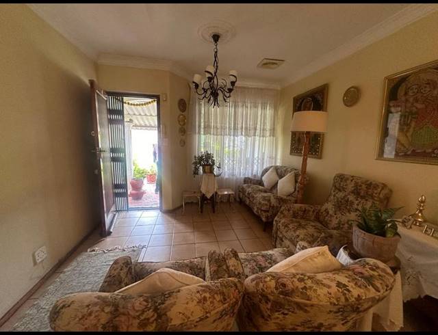 2 BEDROOM SIMPLEX FOR SALE IN MONTCLAIR